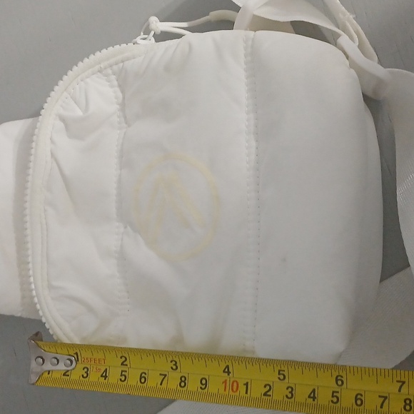 Savvi White Quilted Pouch, Pre-owned - Picture 8 of 9